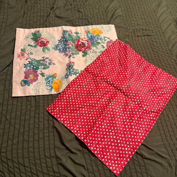 Pioneer Woman Country Garden Placemats Reversible Red Polka Dot Set of 2 - Picture 1 of 3